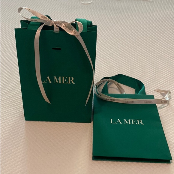 La Mer Other - La Mer Green Paper Gift Bags with Ribbon Closure and Handles